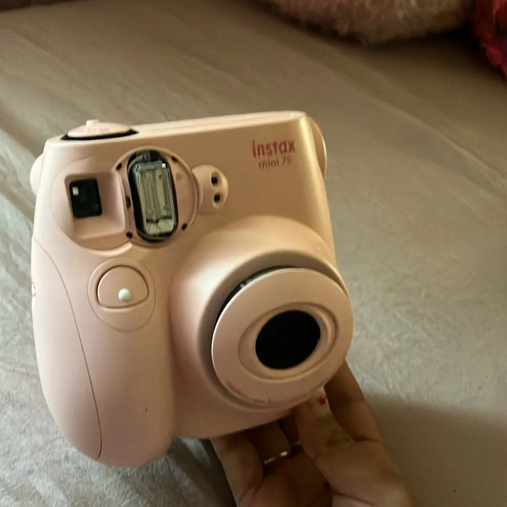 Selling instax mini 75